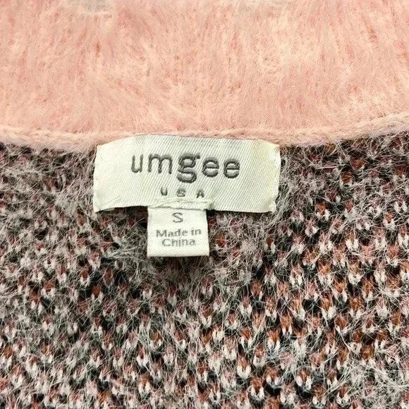 Umgee | Soft and fuzzy pink animal print pullover with puff sleeves - Picture 10 of 13